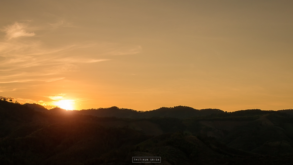 "ภูลำดวน" อ.ปากชม จ.เลย จุดชมทะเลหมอกแห่งใหม่ ของ อ.ปากชม จ.เลย สามารถชมทะเลหมอก พระอาทิตย์ขึ้น-ตก ชมวิวบ้านปากชม ได้แบบ 360 องศากันเลยทีเดียว และยังสามารถกางเต้นท์นอนได้ ทางขึ้นอยู่หลังหมวดการทางปากชม เดินทางได้โดยรถอิแต๊กของชาวบ้าน หรือจะเดินขึ้น ระยะทางขึ้นประมาณ 1 กิโลเมตร #ภูลำดวน #ปากชม #เลย #การท่องเที่ยวแห่งประเทศไทย #ทททเลย#pakchom #loei
