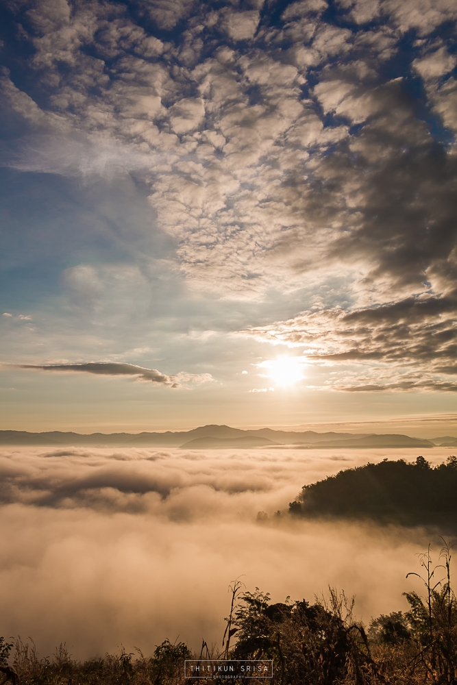"ภูลำดวน" อ.ปากชม จ.เลย จุดชมทะเลหมอกแห่งใหม่ ของ อ.ปากชม จ.เลย สามารถชมทะเลหมอก พระอาทิตย์ขึ้น-ตก ชมวิวบ้านปากชม ได้แบบ 360 องศากันเลยทีเดียว และยังสามารถกางเต้นท์นอนได้ ทางขึ้นอยู่หลังหมวดการทางปากชม เดินทางได้โดยรถอิแต๊กของชาวบ้าน หรือจะเดินขึ้น ระยะทางขึ้นประมาณ 1 กิโลเมตร #ภูลำดวน #ปากชม #เลย #การท่องเที่ยวแห่งประเทศไทย #ทททเลย#pakchom #loei