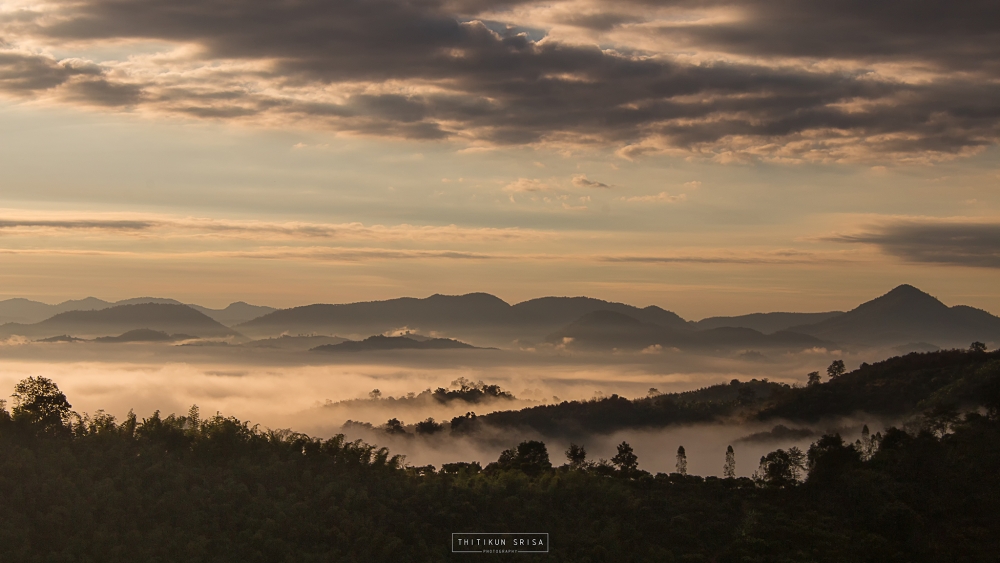 "ภูลำดวน" อ.ปากชม จ.เลย จุดชมทะเลหมอกแห่งใหม่ ของ อ.ปากชม จ.เลย สามารถชมทะเลหมอก พระอาทิตย์ขึ้น-ตก ชมวิวบ้านปากชม ได้แบบ 360 องศากันเลยทีเดียว และยังสามารถกางเต้นท์นอนได้ ทางขึ้นอยู่หลังหมวดการทางปากชม เดินทางได้โดยรถอิแต๊กของชาวบ้าน หรือจะเดินขึ้น ระยะทางขึ้นประมาณ 1 กิโลเมตร #ภูลำดวน #ปากชม #เลย #การท่องเที่ยวแห่งประเทศไทย #ทททเลย#pakchom #loei
