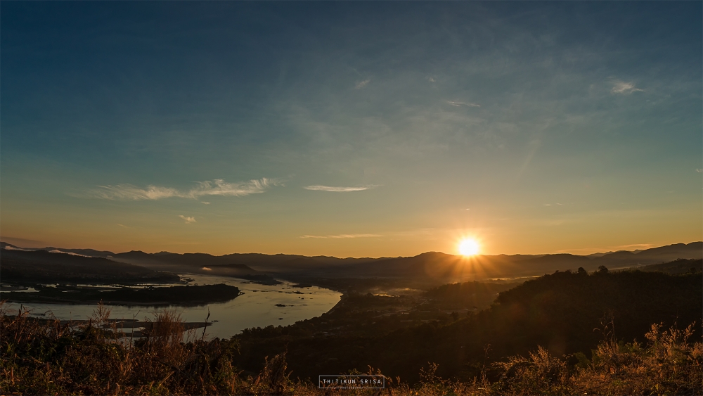 "ภูลำดวน" อ.ปากชม จ.เลย จุดชมทะเลหมอกแห่งใหม่ ของ อ.ปากชม จ.เลย สามารถชมทะเลหมอก พระอาทิตย์ขึ้น-ตก ชมวิวบ้านปากชม ได้แบบ 360 องศากันเลยทีเดียว และยังสามารถกางเต้นท์นอนได้ ทางขึ้นอยู่หลังหมวดการทางปากชม เดินทางได้โดยรถอิแต๊กของชาวบ้าน หรือจะเดินขึ้น ระยะทางขึ้นประมาณ 1 กิโลเมตร #ภูลำดวน #ปากชม #เลย #การท่องเที่ยวแห่งประเทศไทย #ทททเลย#pakchom #loei