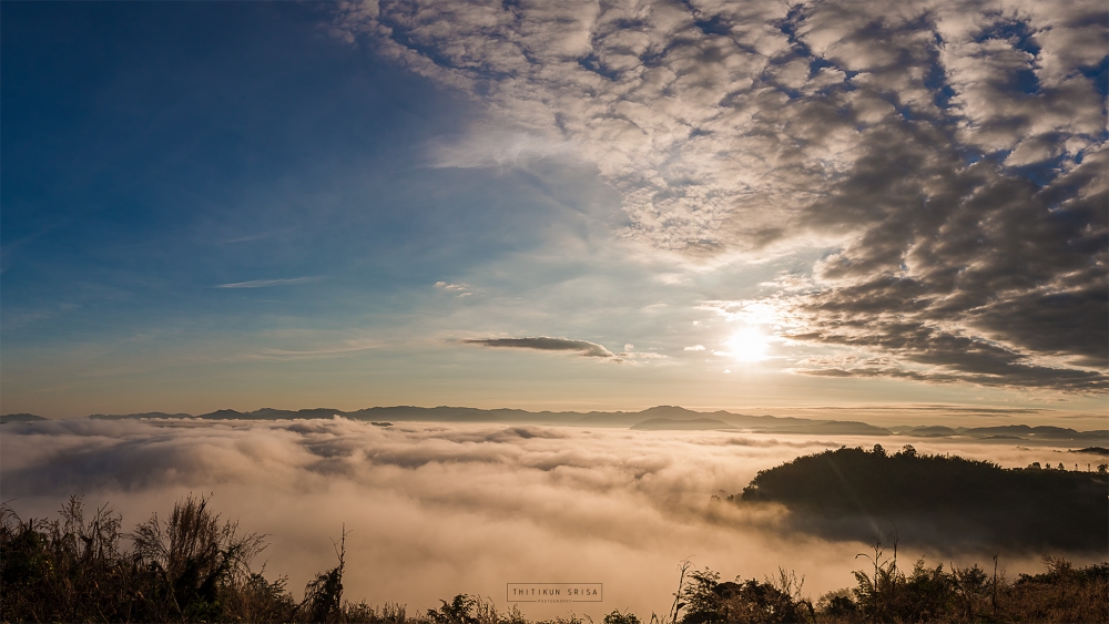 "ภูลำดวน" อ.ปากชม จ.เลย จุดชมทะเลหมอกแห่งใหม่ ของ อ.ปากชม จ.เลย สามารถชมทะเลหมอก พระอาทิตย์ขึ้น-ตก ชมวิวบ้านปากชม ได้แบบ 360 องศากันเลยทีเดียว และยังสามารถกางเต้นท์นอนได้ ทางขึ้นอยู่หลังหมวดการทางปากชม เดินทางได้โดยรถอิแต๊กของชาวบ้าน หรือจะเดินขึ้น ระยะทางขึ้นประมาณ 1 กิโลเมตร #ภูลำดวน #ปากชม #เลย #การท่องเที่ยวแห่งประเทศไทย #ทททเลย#pakchom #loei