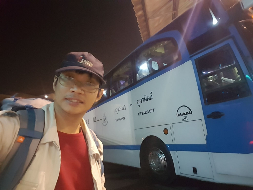 รถทัวร์มาแล้ว