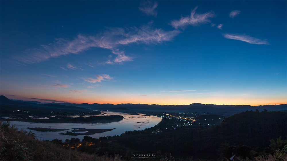 "ภูลำดวน" อ.ปากชม จ.เลย จุดชมทะเลหมอกแห่งใหม่ ของ อ.ปากชม จ.เลย สามารถชมทะเลหมอก พระอาทิตย์ขึ้น-ตก ชมวิวบ้านปากชม ได้แบบ 360 องศากันเลยทีเดียว และยังสามารถกางเต้นท์นอนได้ ทางขึ้นอยู่หลังหมวดการทางปากชม เดินทางได้โดยรถอิแต๊กของชาวบ้าน หรือจะเดินขึ้น ระยะทางขึ้นประมาณ 1 กิโลเมตร #ภูลำดวน #ปากชม #เลย #การท่องเที่ยวแห่งประเทศไทย #ทททเลย#pakchom #loei